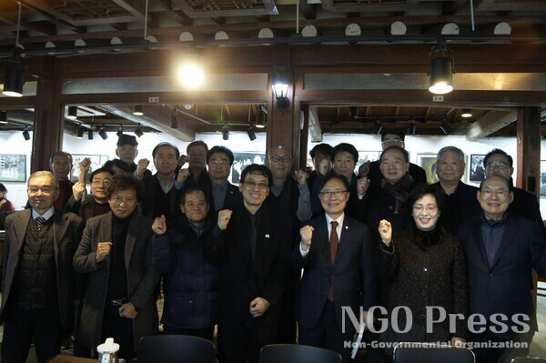 최재형 의원과 함께한 한국ngo연합 회원들